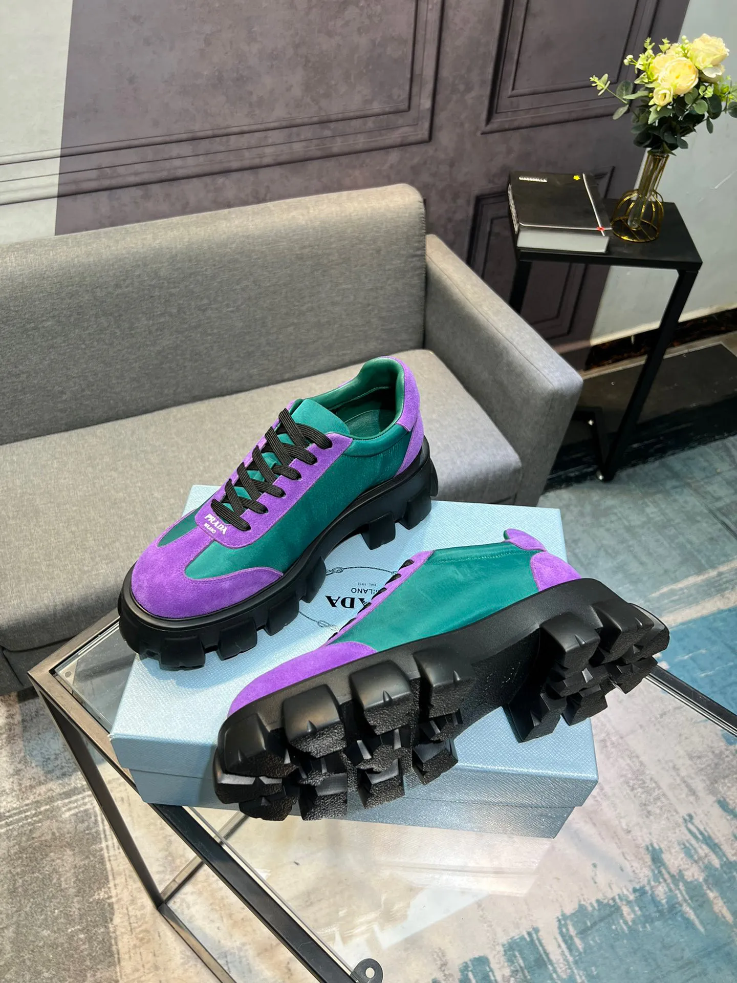 Men's shoes 💰540 Prada Latest 2025ss spring and summer catwalk series Thick-soled platform platform Casual sports shoes Couple style ☑️ Bold contrasting bright colors and fashionable combination Casual sports style design with exquisite details Classic personalized gear thick sole Increased comfort and unique modern trend style 🚩 Fabric: Cowhide ➕ Cloth Lining: Sheepskin Outsole: Original molded ultra-light foam material Sole thickness: 4.5CM Size: 35-45 (Female 40, Male 45, customized, non-returnable)
